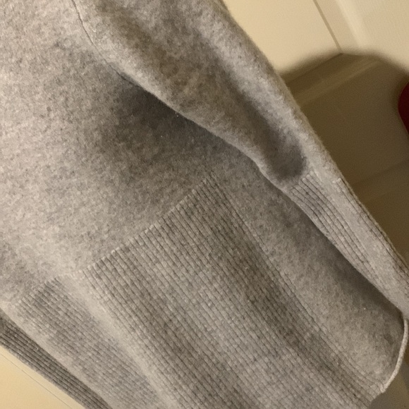 St Tropez West 2 ply cashmere sweater. - Picture 5 of 12